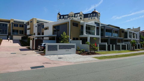 The Residences@Hillside - Go Out 1