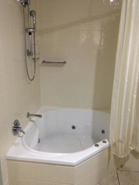 Eastgate On The Range Motel - Pubs and Clubs 32