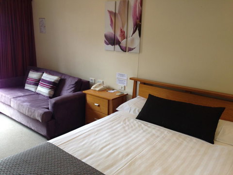 Eastgate On The Range Motel - Pubs and Clubs 33