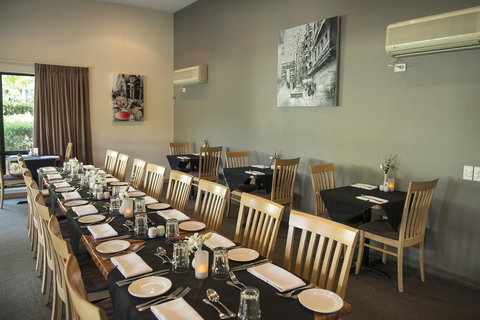 Eastgate On The Range Motel - Pubs and Clubs 27