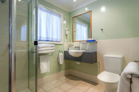 Eastgate On The Range Motel - Pubs and Clubs 2