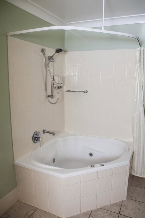 Eastgate On The Range Motel - Pubs and Clubs 40