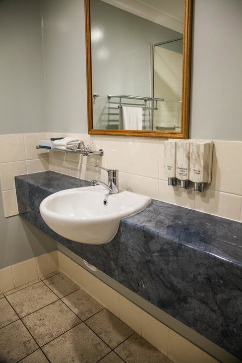 Eastgate On The Range Motel - Pubs and Clubs 8