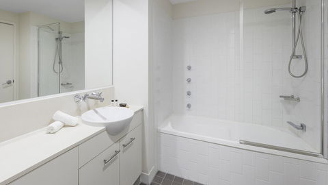 Apartments @ 212 Margaret - Pubs and Clubs 11