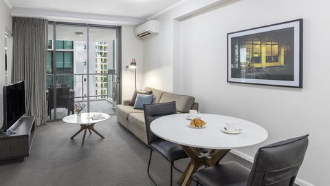 Apartments @ 212 Margaret - Pubs and Clubs 7