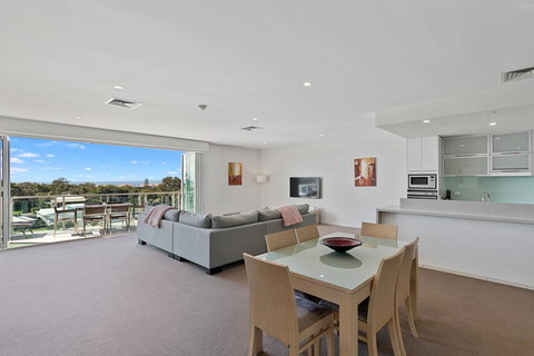 Akama Resort - Pubs and Clubs 25