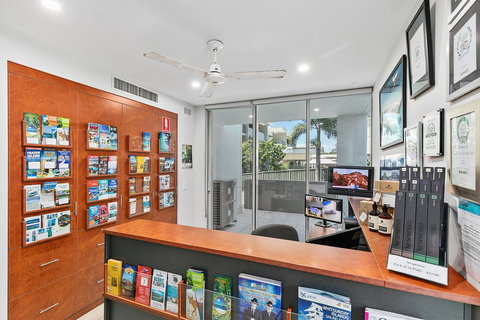 Akama Resort - Pubs and Clubs 37