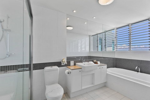 Akama Resort - Pubs and Clubs 16