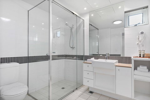 Akama Resort - Pubs and Clubs 4