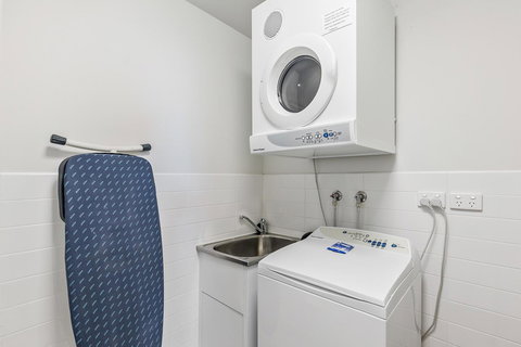 Akama Resort - Pubs and Clubs 3