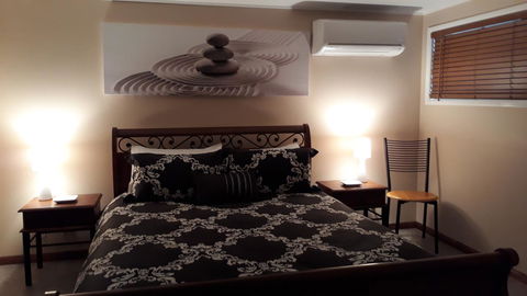 Private Apartment With Scenic Gardens - Pubs and Clubs 0