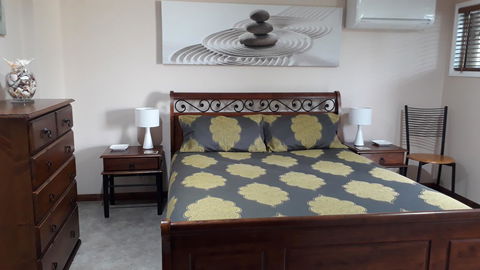 Private Apartment With Scenic Gardens - Pubs and Clubs 4