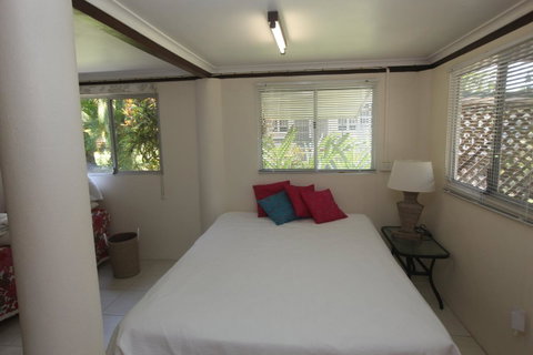 Daggoombah Holiday Home Magnetic Island - Pubs and Clubs 13