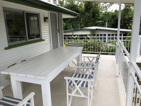 Daggoombah Holiday Home Magnetic Island - Pubs and Clubs 5