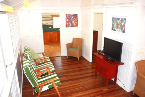 Daggoombah Holiday Home Magnetic Island - Pubs and Clubs 7