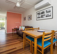 Kooyong Apartment 6 - Pubs and Clubs
