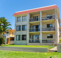 Enjoy the sea breezes from the balcony - Boyd St Woorim - Go Out
