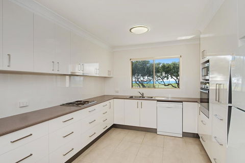 Walk To Surf Beach - Ground Floor Apartment - Bribie Horizons Boyd St, Woorim - Pubs and Clubs 4