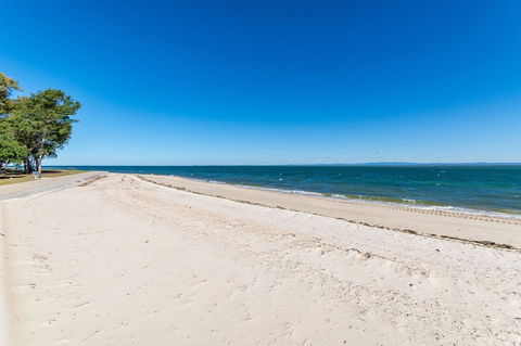 Great Views, Ground Floor Unit Clearview Apartments South Esplande, Bongaree - Pubs and Clubs 17