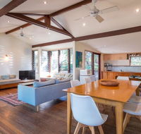 Laguna House - Pubs and Clubs