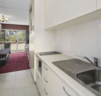 24a The Islander Resort - Pubs and Clubs