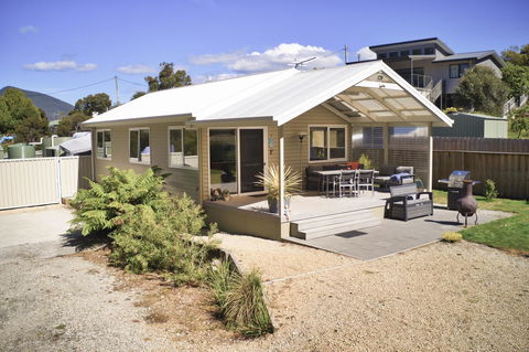 Adventure Bay Holiday Home - Pubs and Clubs 2