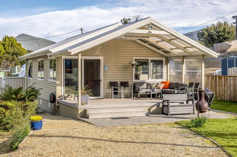 Adventure Bay Holiday Home - Pubs and Clubs 0