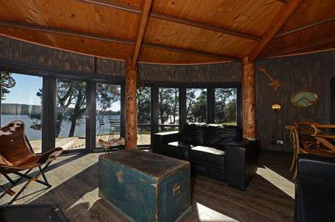 Taylors Bay Cottage - Go Out 3