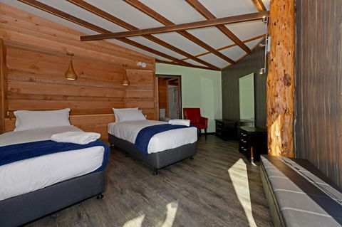 Taylors Bay Cottage - Go Out 8