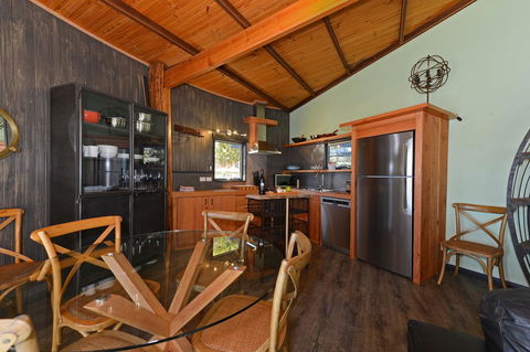 Taylors Bay Cottage - Go Out 4