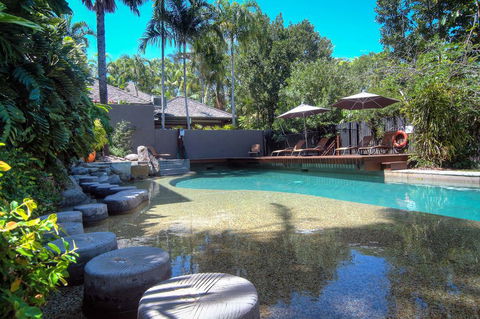 #8 The Point Apartments - Port Douglas - Pubs and Clubs 2
