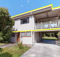 'Beach Break 1' 1/10 Lionel Street - upstairs unit with Aircon - Pubs and Clubs