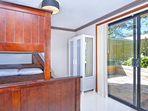 'Beach Break 2', 2/10 Lionel St - Downstairs Unit With Aircon - Pubs and Clubs 1