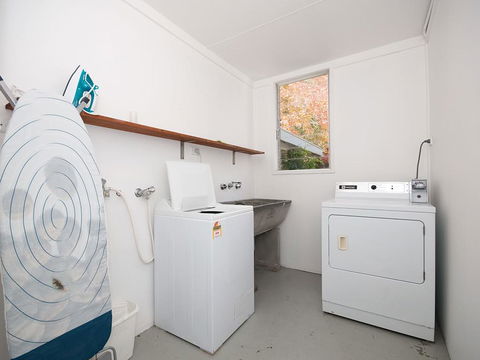 'Beachside' Shoal Bay, Unit 6 - Pubs and Clubs 3