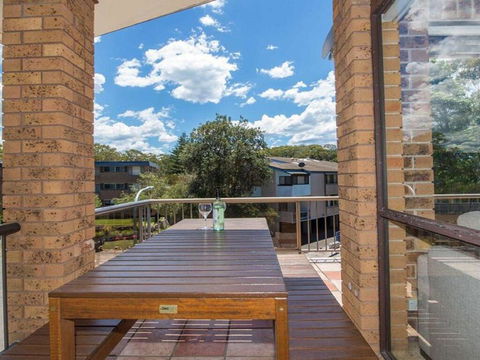'COLUMBIA VIEWS', 2/9 COLUMBIA CLOSE - AIRCON, WIFI, NETFLIX, VIEWS & BOAT PARKING - Pubs and Clubs 2