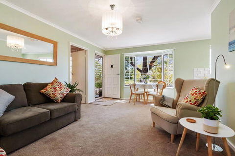 'In The Vines' Guest Cottage, Barossa Valley - Pubs and Clubs 1