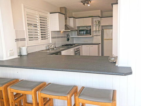 'Mooring One Downstairs', 23 Shoal Bay Rd - Fantastic Ground Floor Duplex With Views, WIFI And Air Conditioning - Pubs and Clubs 2