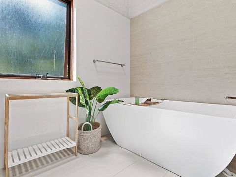 'Nunkeri', 5 Kerrie Close - Stunning House With Fabulous Views, Linen, WIFI & Air Conditioning - Pubs and Clubs 2