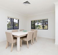 'Ocean to Beach' Luxury Hide Away - Pubs and Clubs