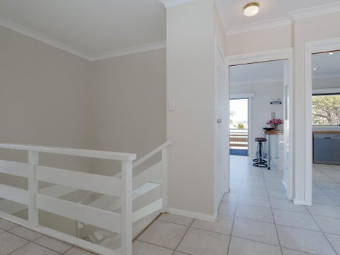 'SeaHaven', 2 Richardson Ave - Large Home With Aircon, Smart TV, WIFI, Netflix & Boat Parking - Go Out 1