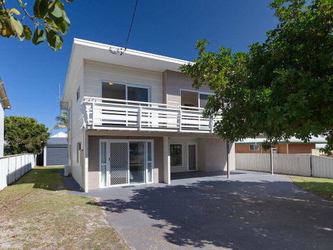 'SeaHaven', 2 Richardson Ave - Large Home With Aircon, Smart TV, WIFI, Netflix & Boat Parking - Go Out 0