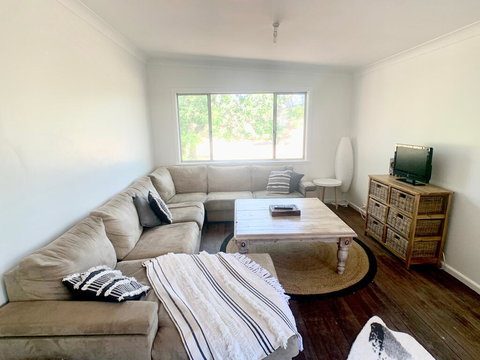 'The Wattles' - True Country Escape Near Wineries - Borenore - Pubs and Clubs 2