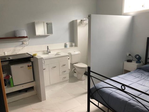 'Tranquil Moments On Macleod' - Pubs and Clubs 0