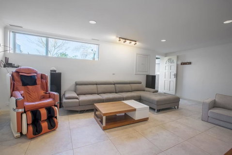 , , , Alice Wonderland, , ,  In 4 Beds House - Go Out 2