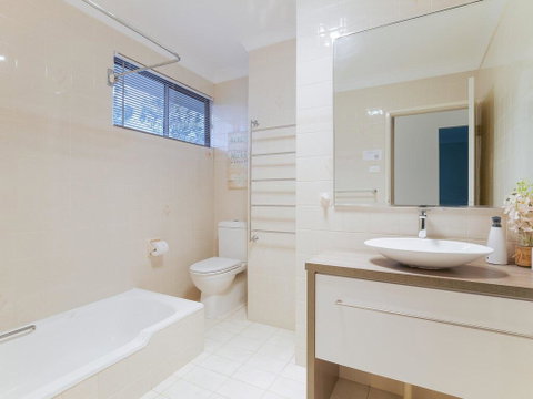 1 'Kooringal', 105 Soldiers Point Road - Waterfront Unit Wth Aircon - Go Out 1