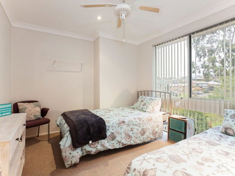 1 'Kooringal', 105 Soldiers Point Road - Waterfront Unit Wth Aircon - Go Out 2