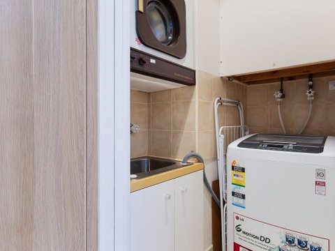 1 'Kooringal', 105 Soldiers Point Road - Waterfront Unit Wth Aircon - Go Out 3