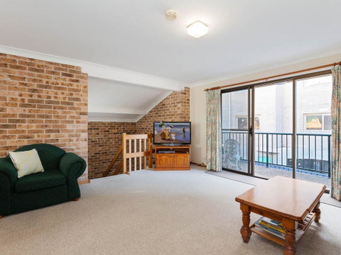 1 'Monterea' 3 Ondine Close - Walking Distance To Beach - Go Out 1