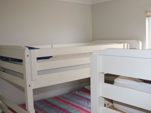 1 'The Clippers' 131 Soldiers Point Road - Fabulous Waterfront Unit - Pubs and Clubs 1