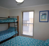 1 Naiad Court - Lowset family home with swimming pool and covered deck. Pet friendly - Pubs and Clubs